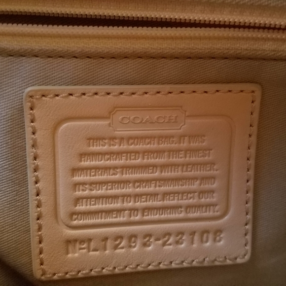 Handbag - Picture 3 of 11